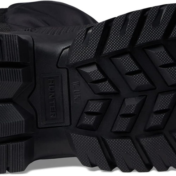 Hunter Wanderer Short Snow Boots for Women - Round Toe Silhouette - Picture 3 of 5